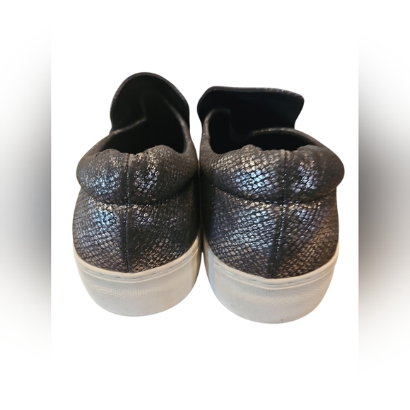 J/Slides SZ 8.5 Cleo Slip On Pewter Scaled Fashion Comfort Sneaker - Picture 3 of 9